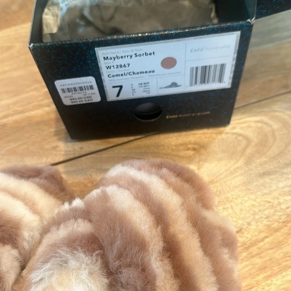 New in Box Emu Australia Slipper - Picture 3 of 3